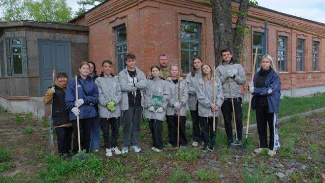 На территории усадьбы родоначальника корочанского садоводства Михаила Балабанова провели субботник