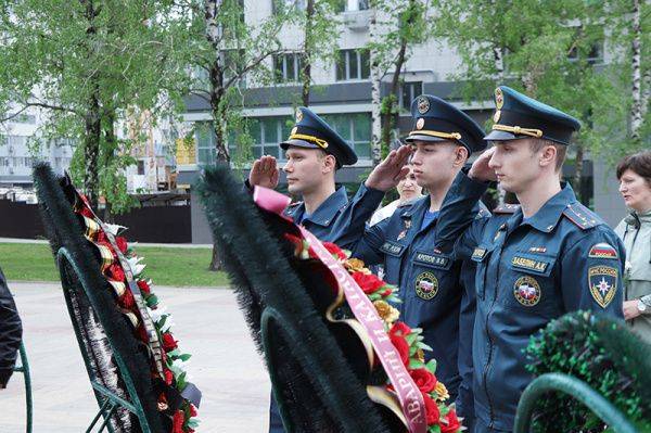 Депутаты областной Думы приняли участие в памятном мероприятии, посвящённом 38-ой годовщине трагедии на Чернобыльской АЭС