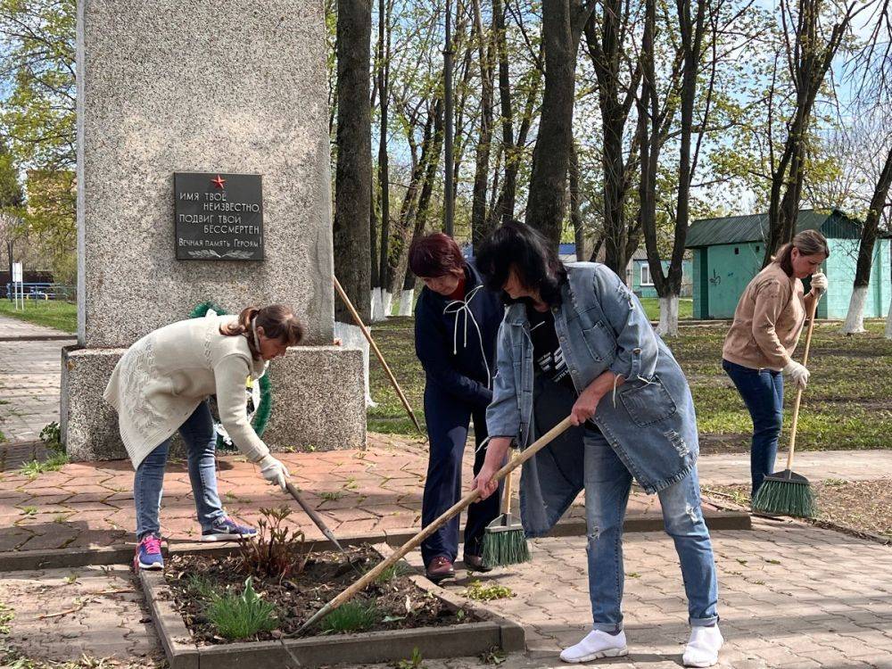 Жители Шебекинского горокруга Белгородской области приняли участие в акции «Всероссийский день заботы о памятниках истории и культуры»