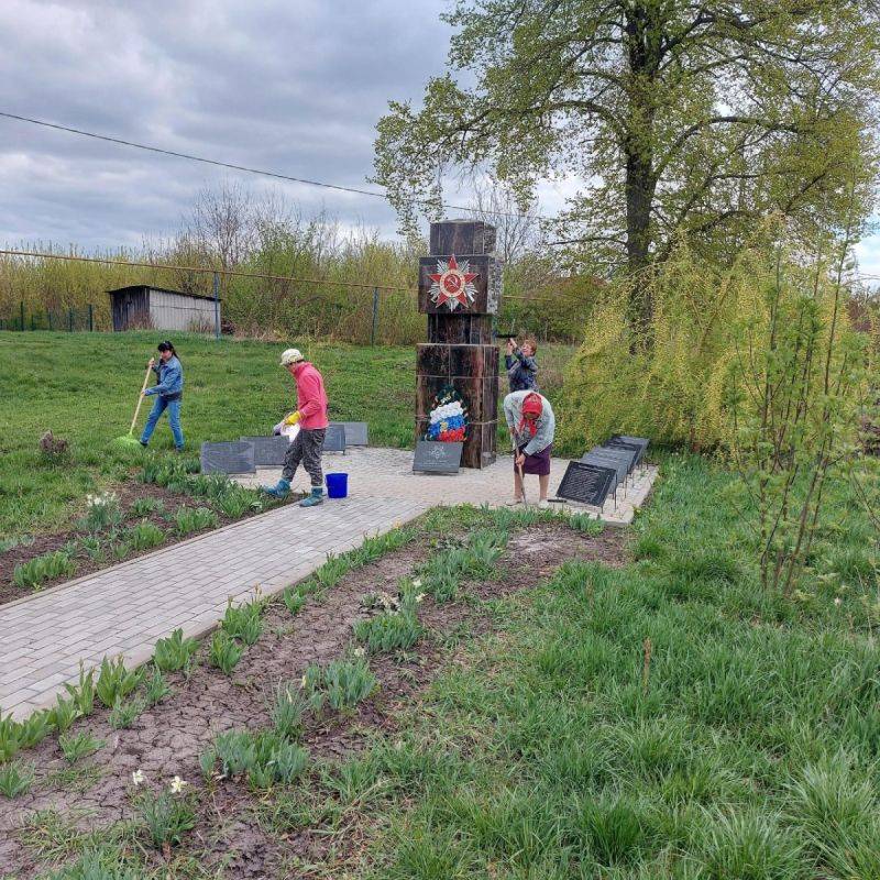 Работники культуры Грайворонского горокруга Белгородской области приняли участие в акции «Всероссийский день заботы о памятниках истории и культуры»