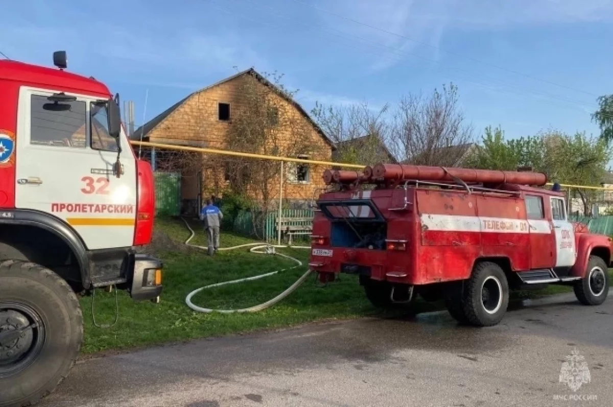 Восемь белгородцев эвакуировали из горящего дома в Новой Таволжанке0