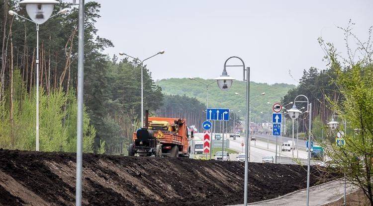 В Белгороде благоустраивают дорогу вдоль Пикник-парка