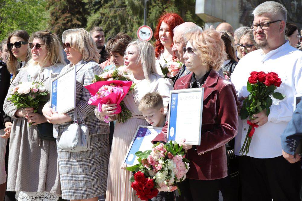 В канун 1 Мая в Белгороде наградили 30 ударников труда и 36 лучших производственных коллективов