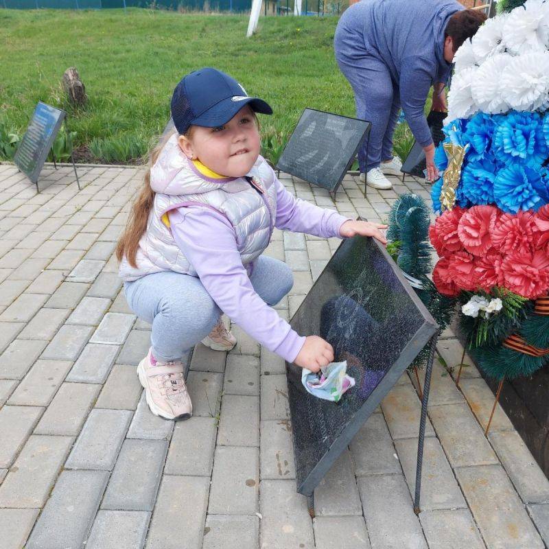 Работники культуры Грайворонского горокруга Белгородской области приняли участие в акции «Всероссийский день заботы о памятниках истории и культуры»