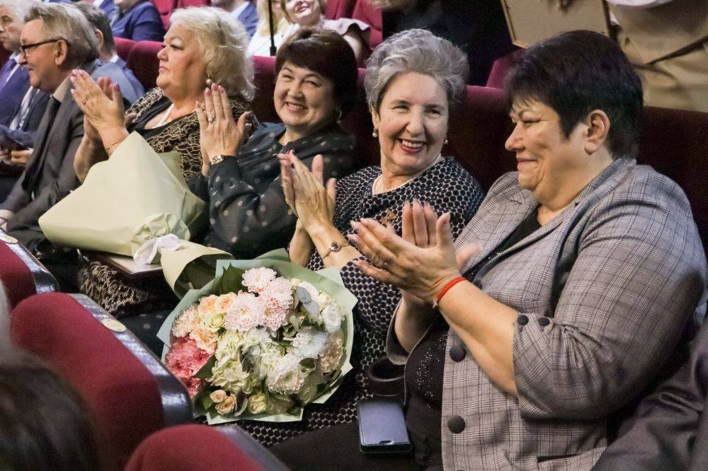 Белгородское областное объединение организаций профсоюзов отметило своё 70-летие и профессиональный праздник в Бехтеевке Корочанского района