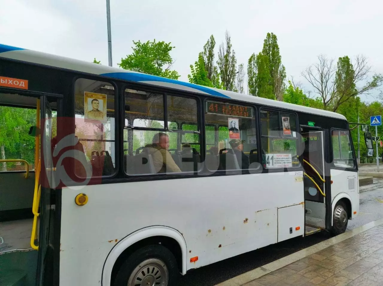 Портреты участников Великой Отечественной войны в автобусах в Белгороде 