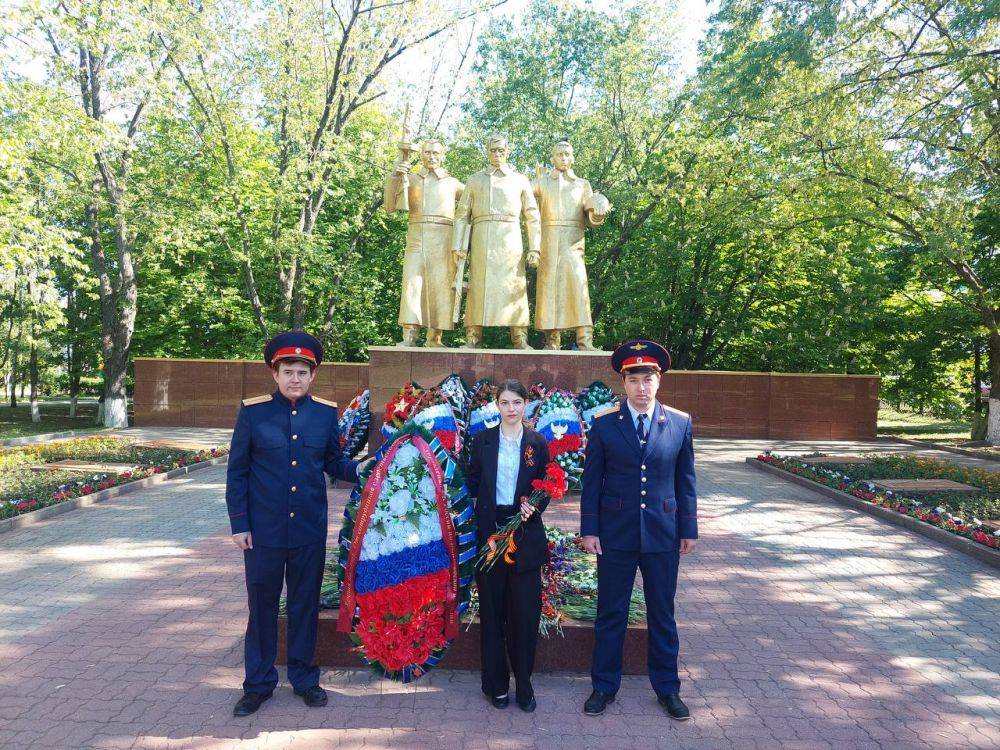 Сотрудники территориальных следственных отделов следственного управления СК России по Белгородской области почтили память воинов, павших в годы Великой Отечественной войны