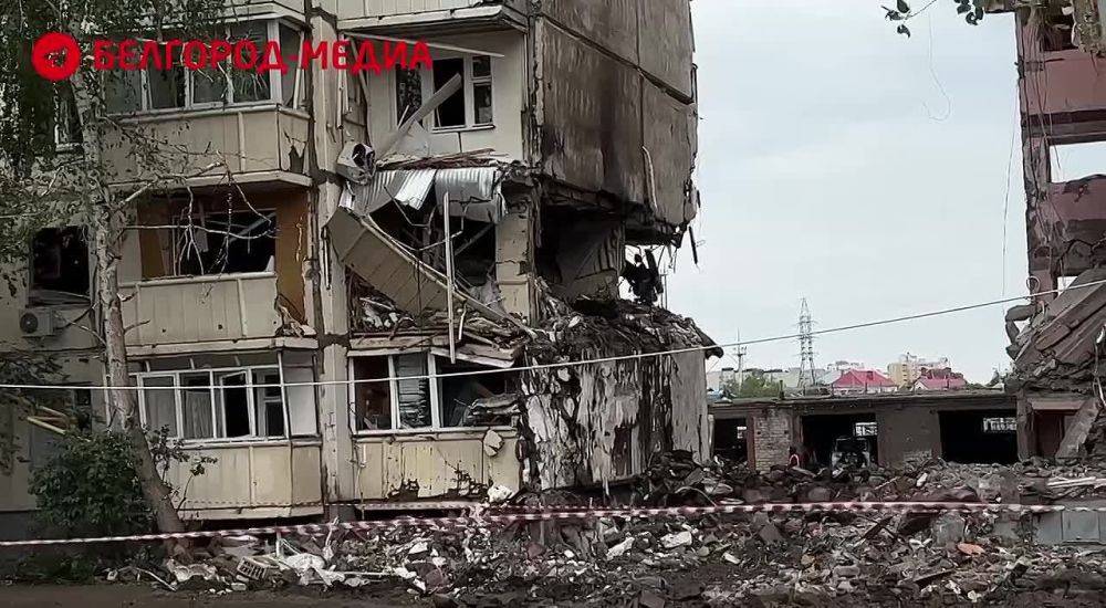 В Белгороде на месте трагедии образовался стихийный мемориал