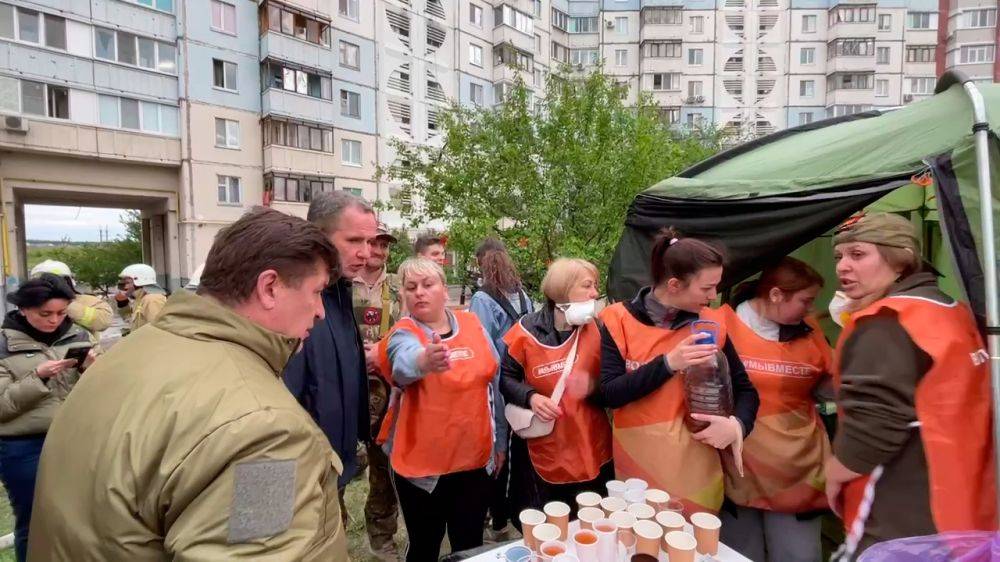 Во дворе частично обрушенного дома в Белгороде открылись пункты питания