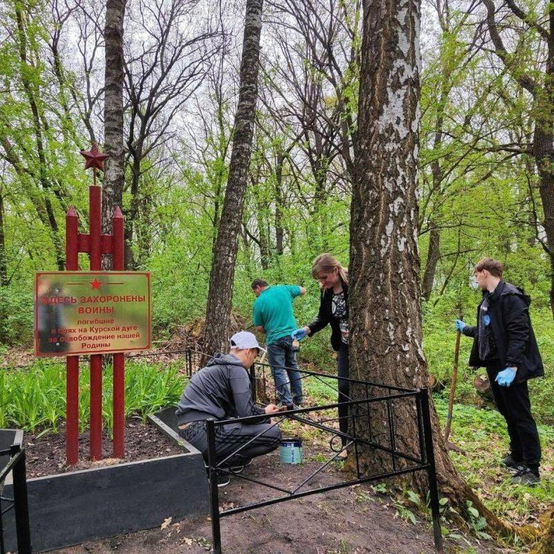 В Ракитянском районе Белгородской области проходят экологические субботники по уборке и благоустройству мемориалов и захоронений погибших героев