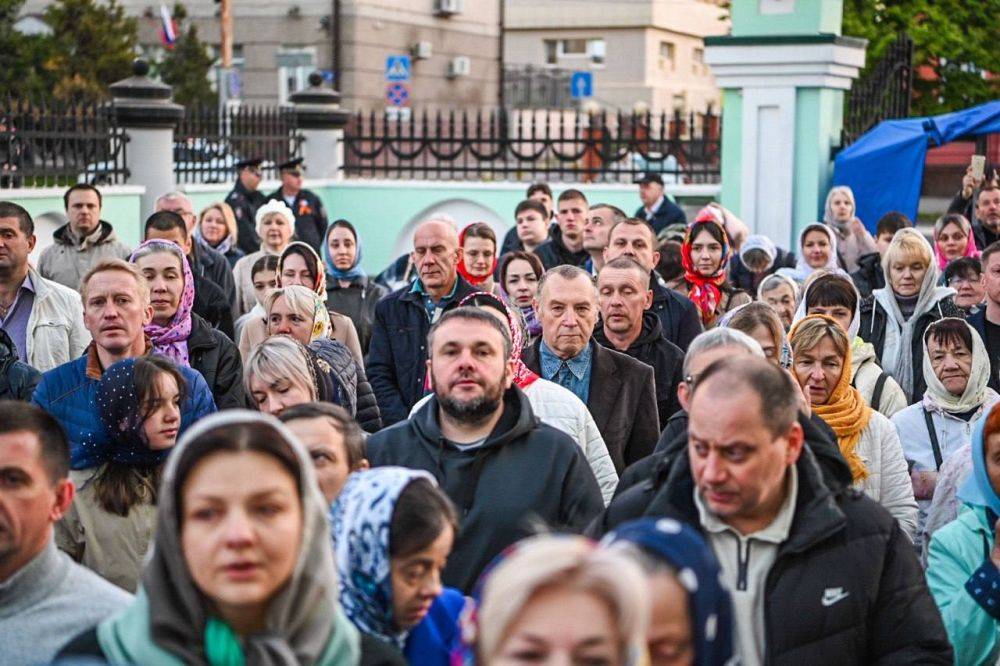 Утреннее богослужение Светлого Христова Воскресения - в нашем фоторепортаже