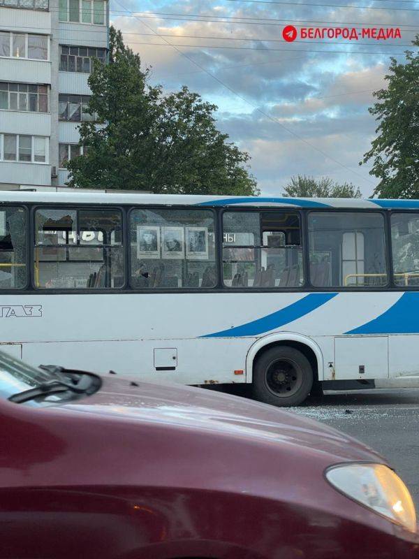 На одной из улиц города выбило стекла в автобусе