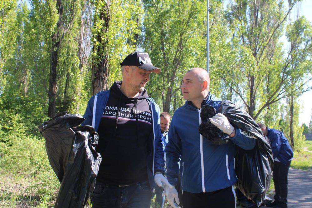 Чистота и порядок. Члены местного отделения Партии «Единая Россия» Белгорода провели субботник на пруду Болтушка