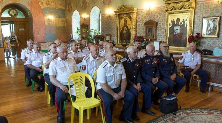 В Белгороде обсудили вопросы гумпомощи казакам-добровольцам, находящимся в зоне СВО