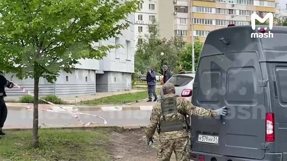 Дрон-камикадзе ВСУ врезался в жилой дом в Белгороде, сообщают СМИ