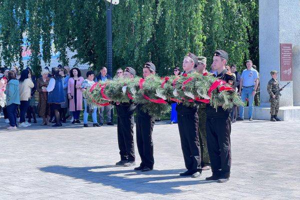 Депутаты регионального парламента приняли участие в памятных мероприятиях, посвящённых Дню Победы