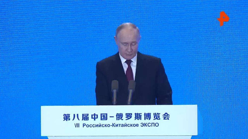 Новости к этому часу:. Путин продолжает визит в Китай: во второй день он съездил к памятнику советским воинам и принял...