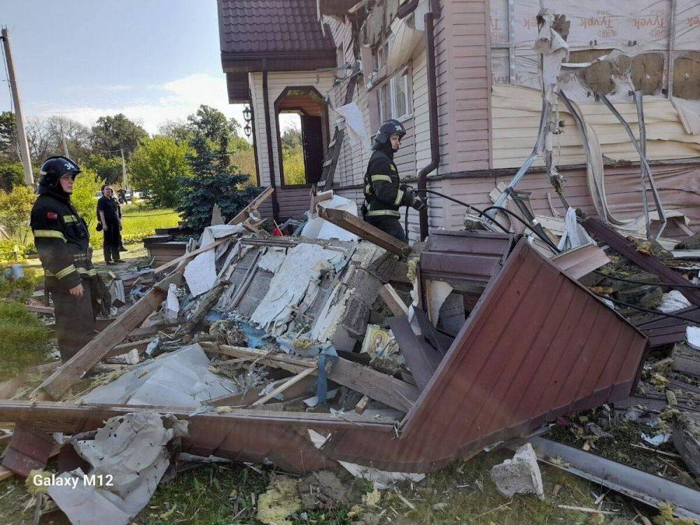 В Белгородской области беспилотник упал на частный дом и взорвался - погибла женщина