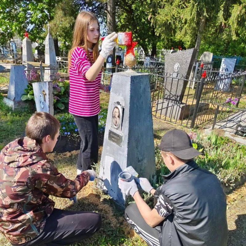 В Ракитянском районе Белгородской области проходят экологические субботники по уборке и благоустройству мемориалов и захоронений погибших героев