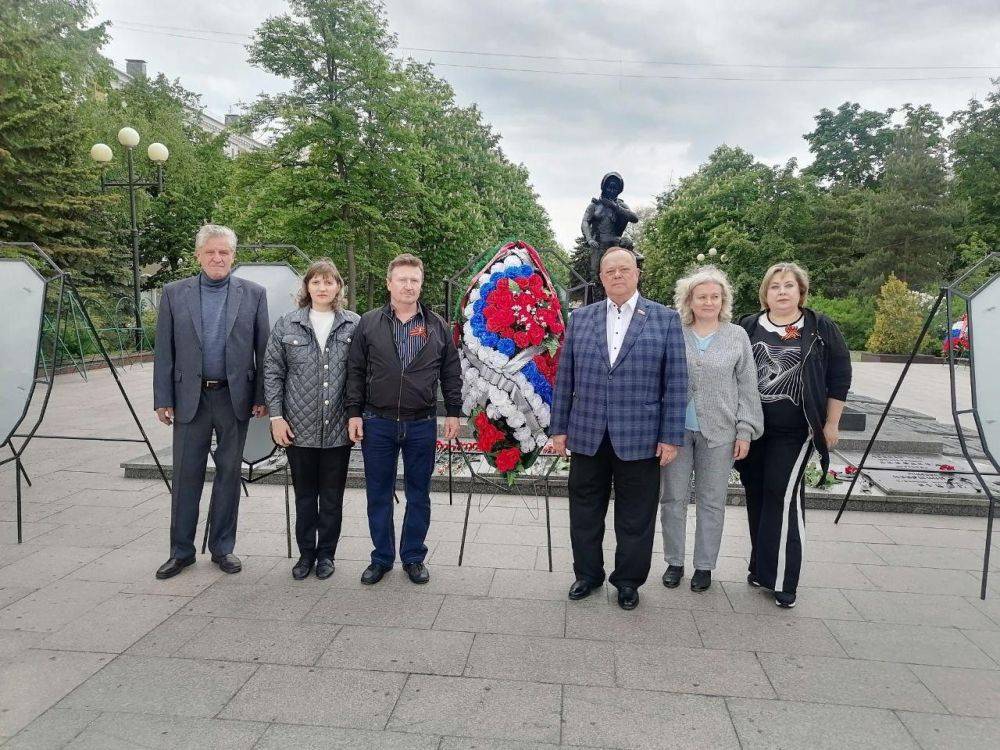 Депутаты регионального парламента приняли участие в памятных мероприятиях, посвящённых Дню Победы