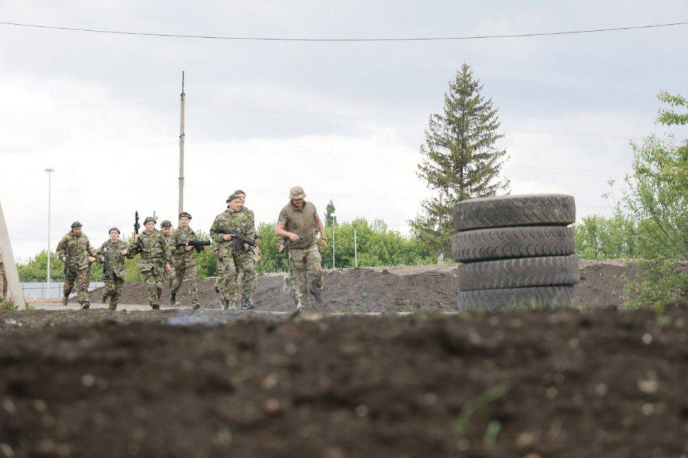 Вячеслав Гладков подвел итоги регионального этапа военно-спортивной игры «Зарница 2.0»