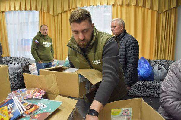 «Белгород – не сдаётся!»: депутаты облдумы передали гуманитарную помощь пострадавшим от обстрелов ВСУ белгородцам