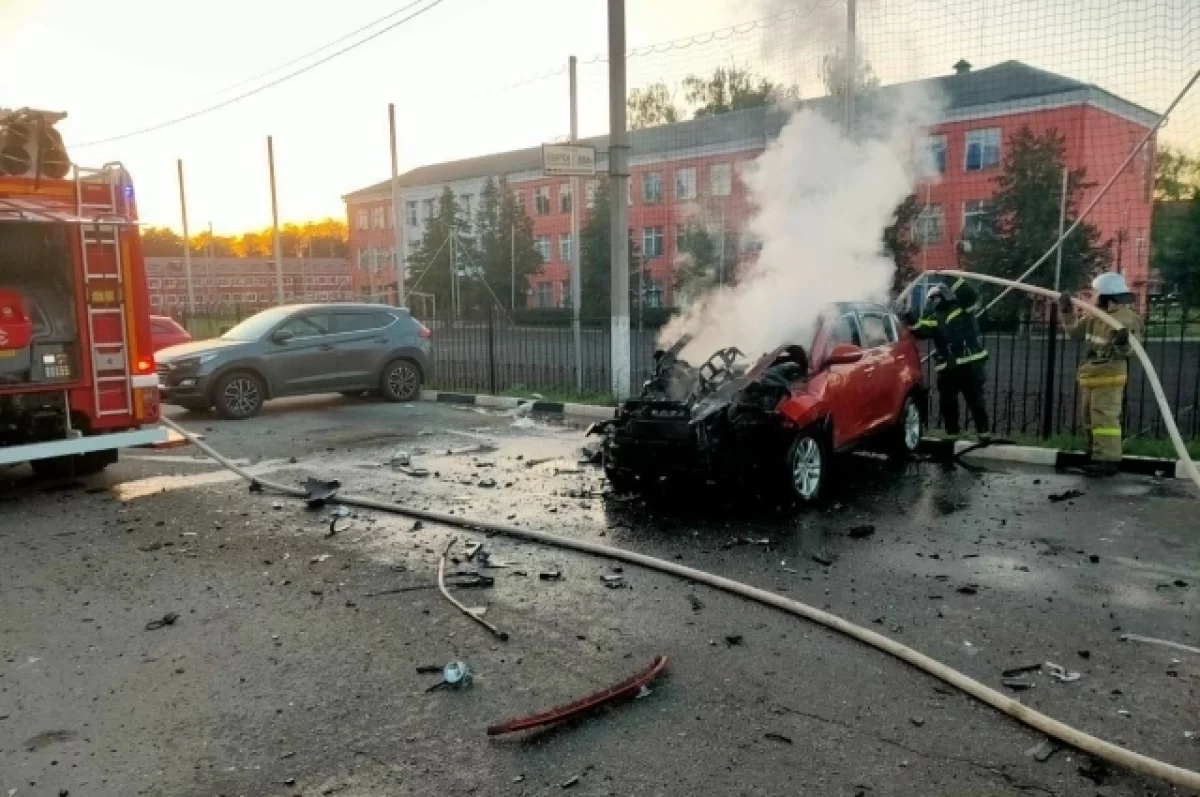 Под Белгородом при атаке дрона-камикадзе на АЗС пострадал заправщик0