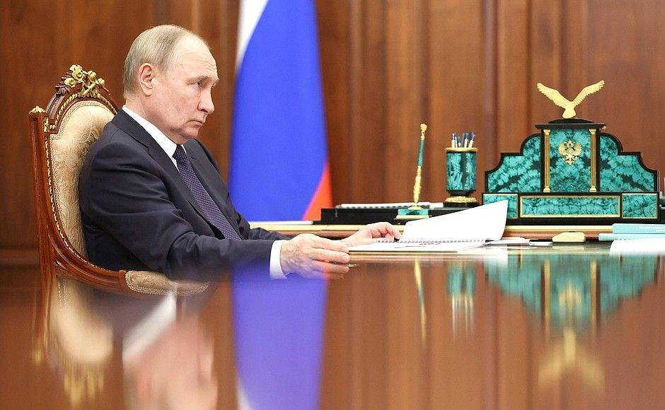 Владимир Путин провёл рабочую встречу с Уполномоченным при Президенте по правам ребёнка Марией Львовой-Беловой