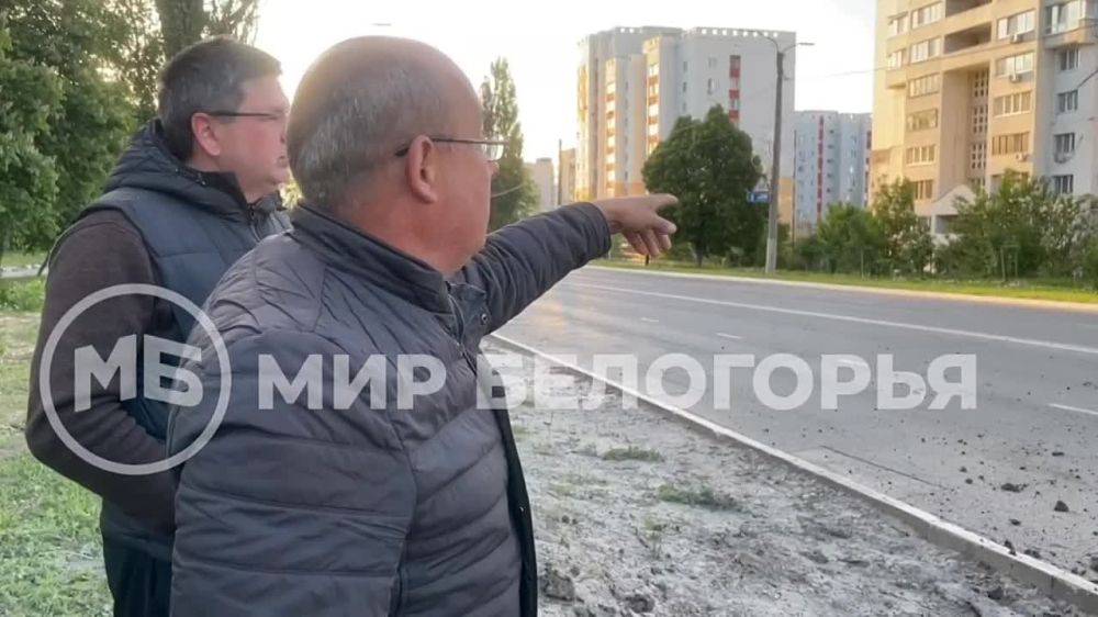 Комментарии свидетелей и пострадавших при обстреле, в домах на Губкина выбиты, стёкла посекло машины