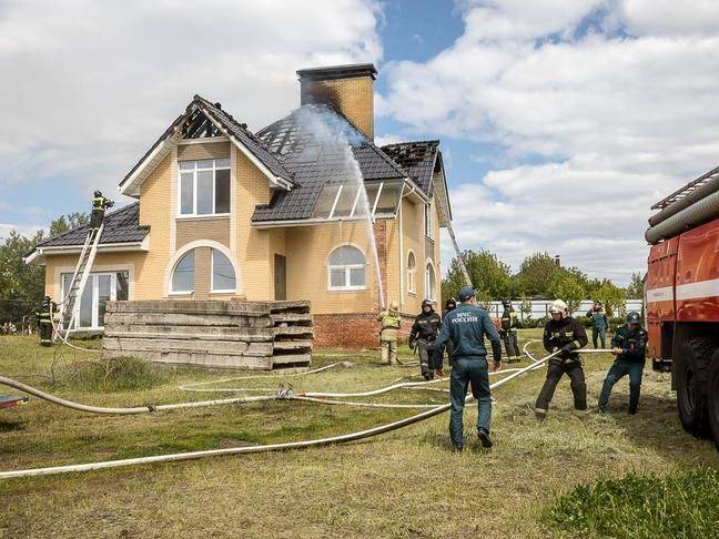 В пригороде Белгорода обломки сбитого беспилотника ВСУ упали на жилой дом