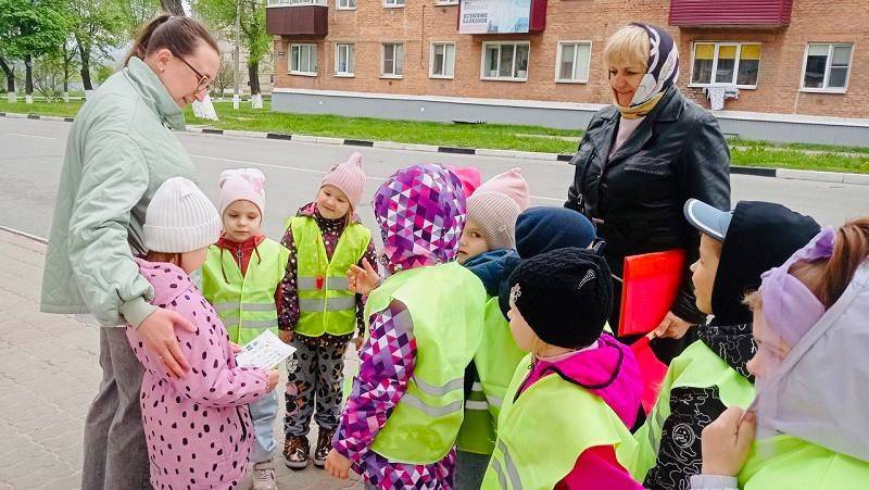 В Белгородской области ЮПИДовцы напомнили прохожим основы ПДД