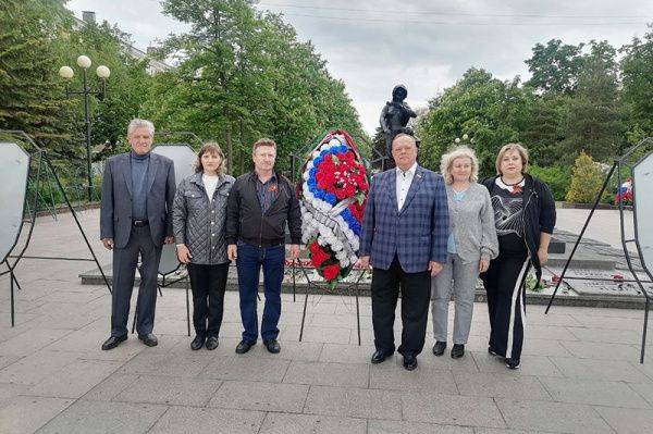 Депутаты регионального парламента приняли участие в памятных мероприятиях, посвящённых Дню Победы