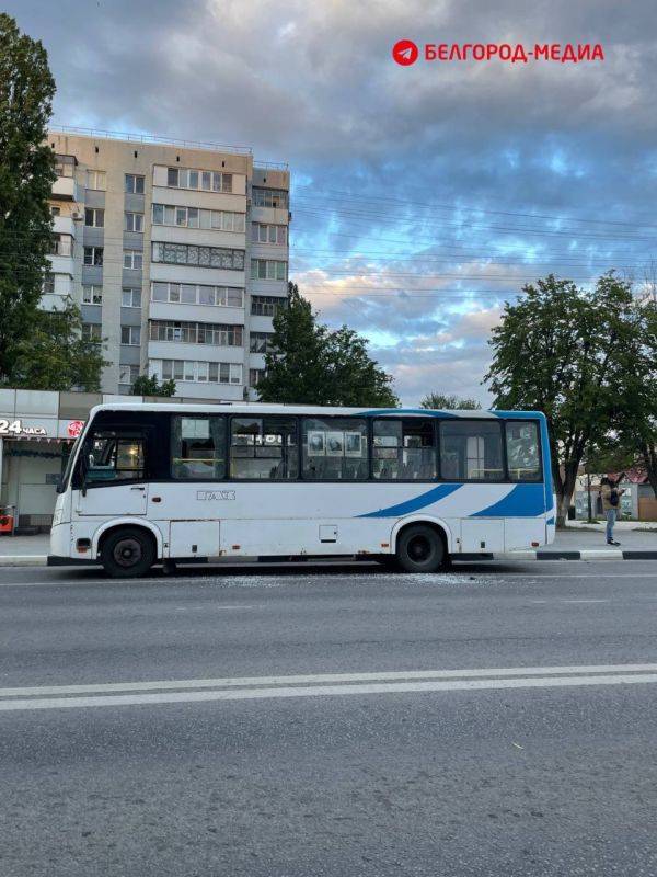 На одной из улиц города выбило стекла в автобусе