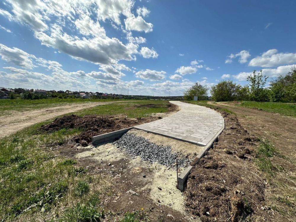 В Губкине продолжается благоустройство Петровского парка