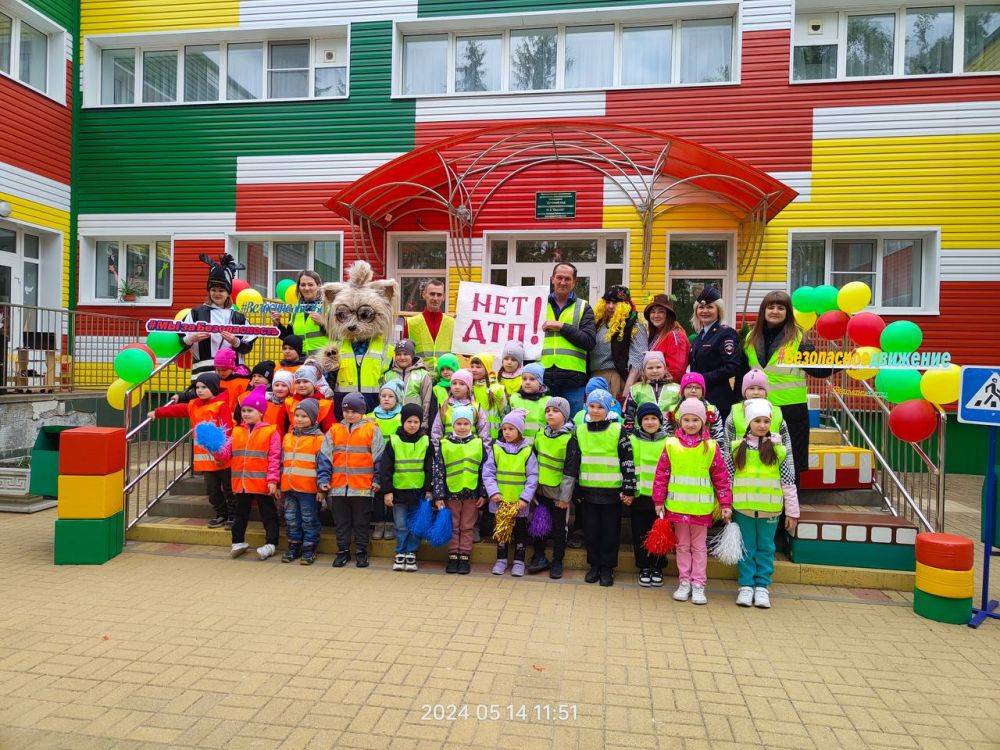 В Международный день семьи автоинспекторы организовали для дошкольников и их родителей тренинги по дорожной безопасности