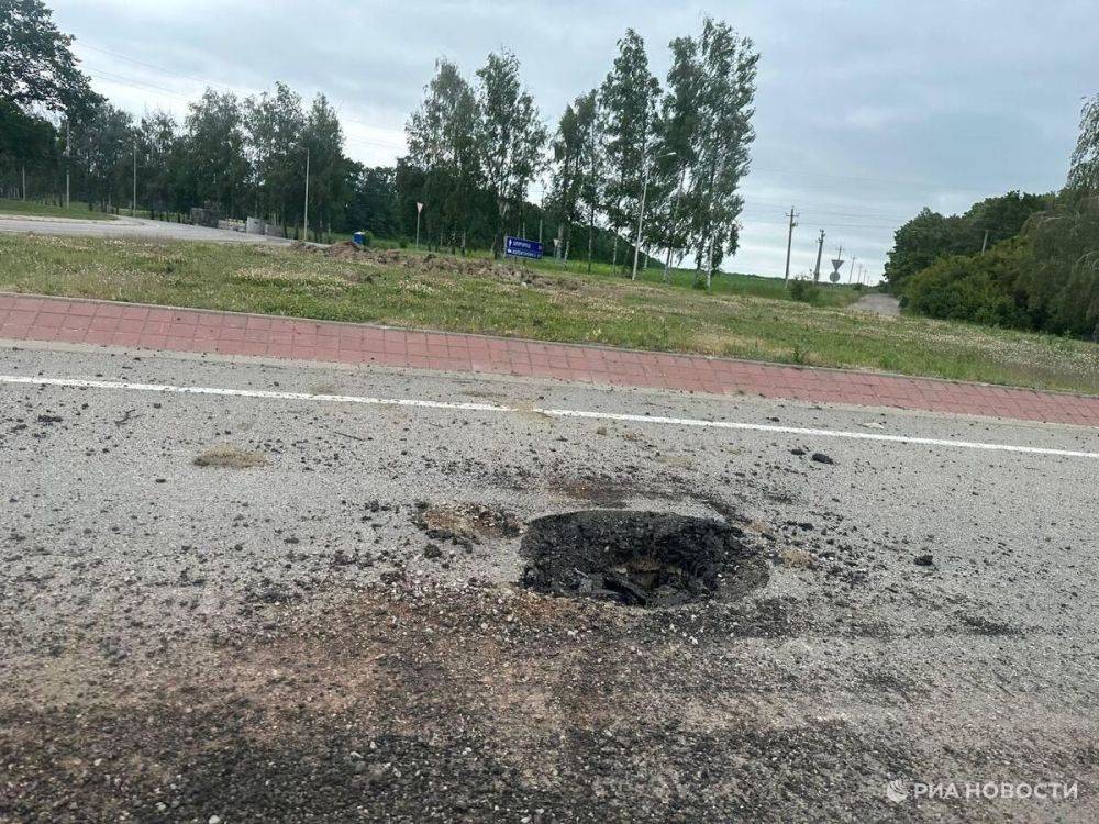 В Шебекино нашли воронку, предположительно, от падения взрывоопасного предмета