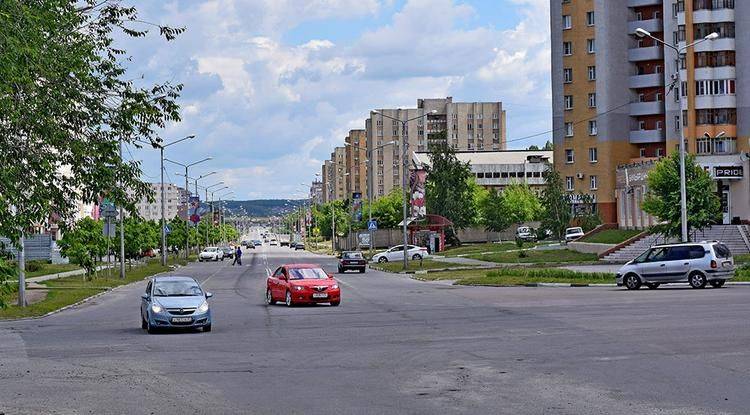 Гладков объяснил, почему в Старом Осколе на остановках нет укрытий