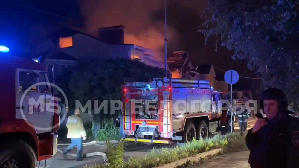 Еще видео пожара в таунхаусах в Дубовом