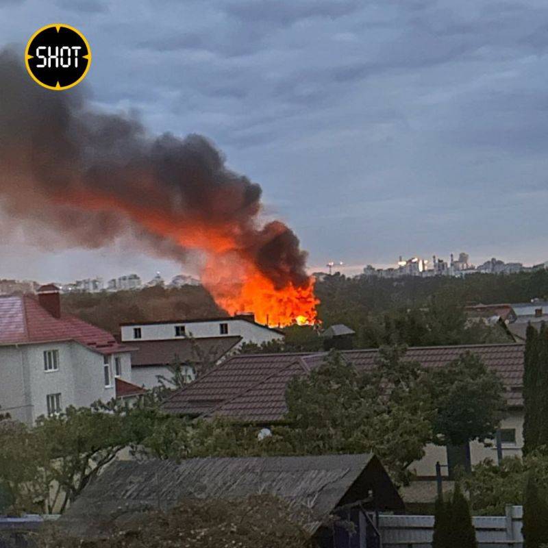 Жилой дом загорелся в результате атаки ВСУ в Белгороде