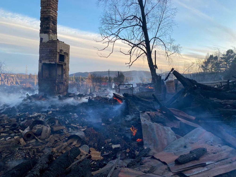 Около 40 дачных построек повреждены из-за пожара в СНТ &quot;Разведчик недр&quot; в Читинском районе