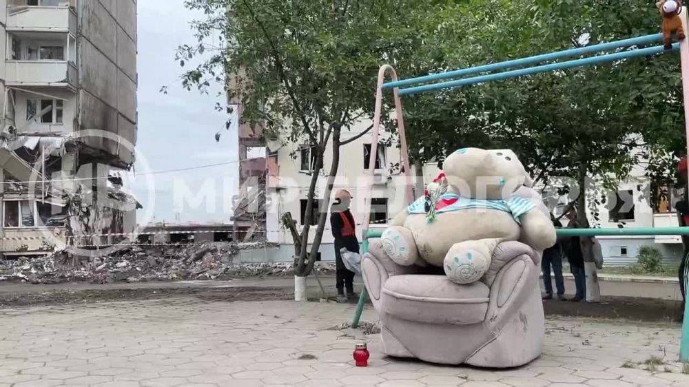 На месте вчерашней трагедии появился стихийный мемориал