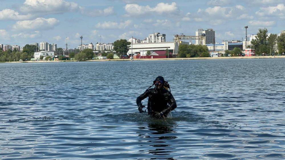 В Белгороде проводят водолазное обследование пляжей