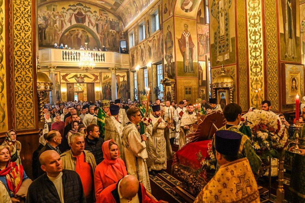 Утреннее богослужение Светлого Христова Воскресения - в нашем фоторепортаже