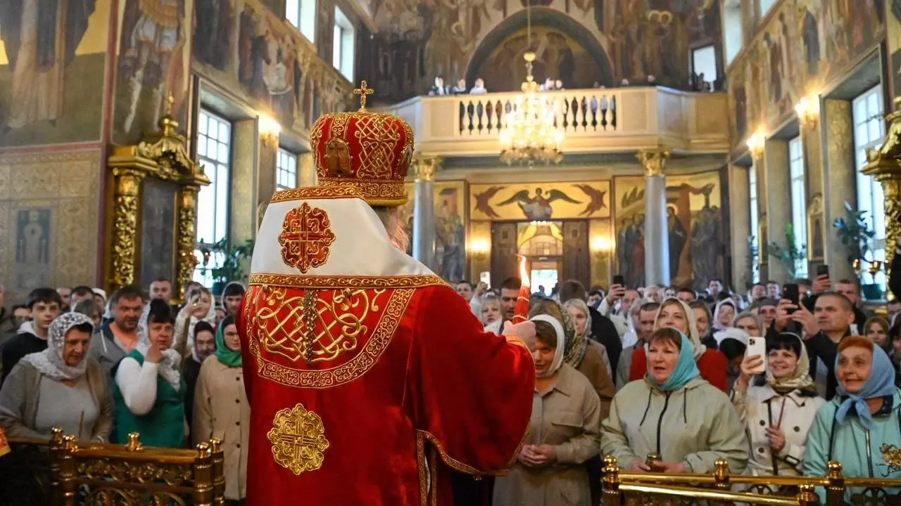 Бладгодатный огонь зажигают в храмах Белгородской области: видео19