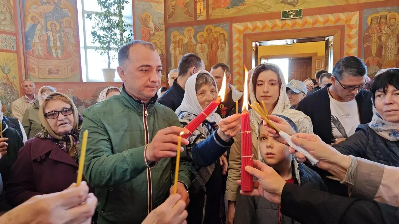 Бладгодатный огонь зажигают в храмах Белгородской области: видео6