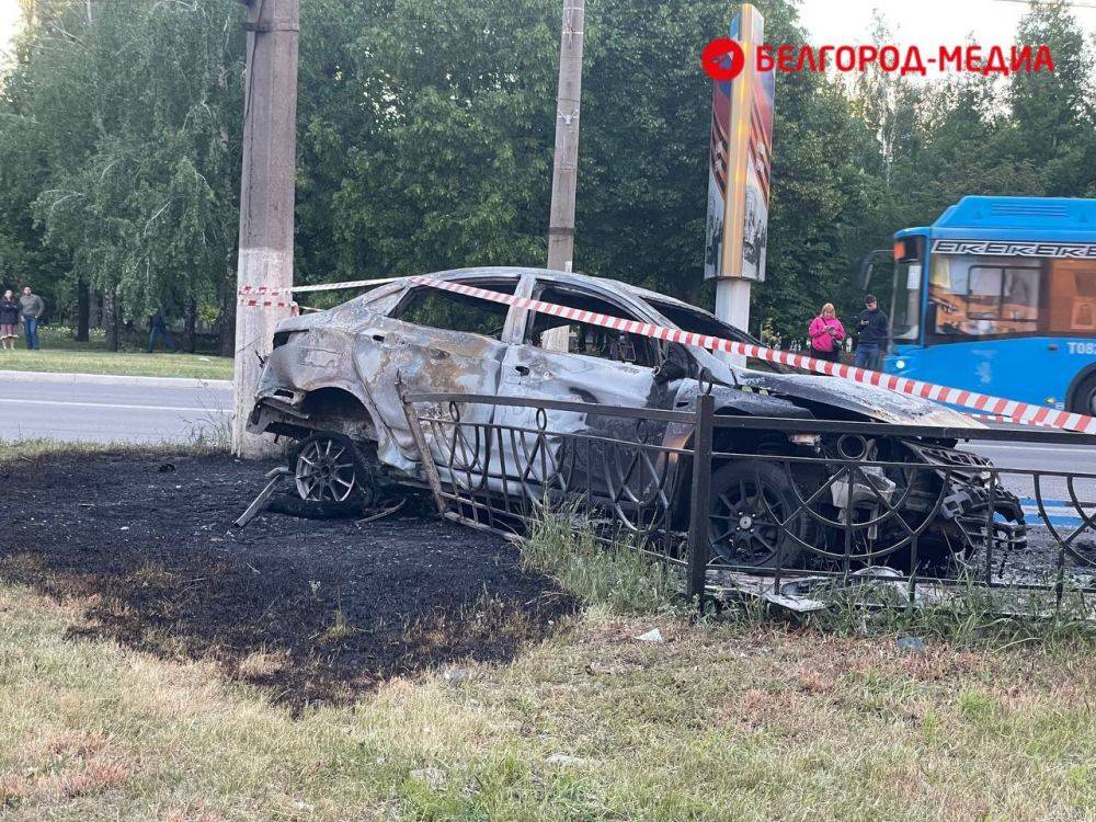 На Харьковской горе после взрывов загорелась машина