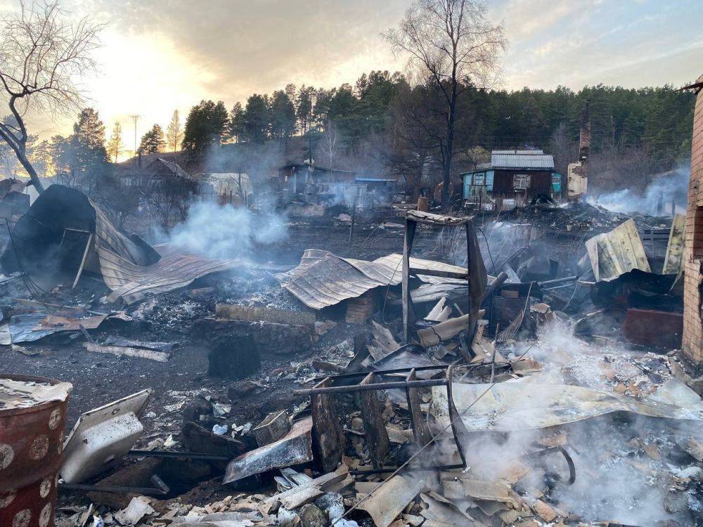 Около 40 дачных построек повреждены из-за пожара в СНТ "Разведчик недр" в Читинском районе