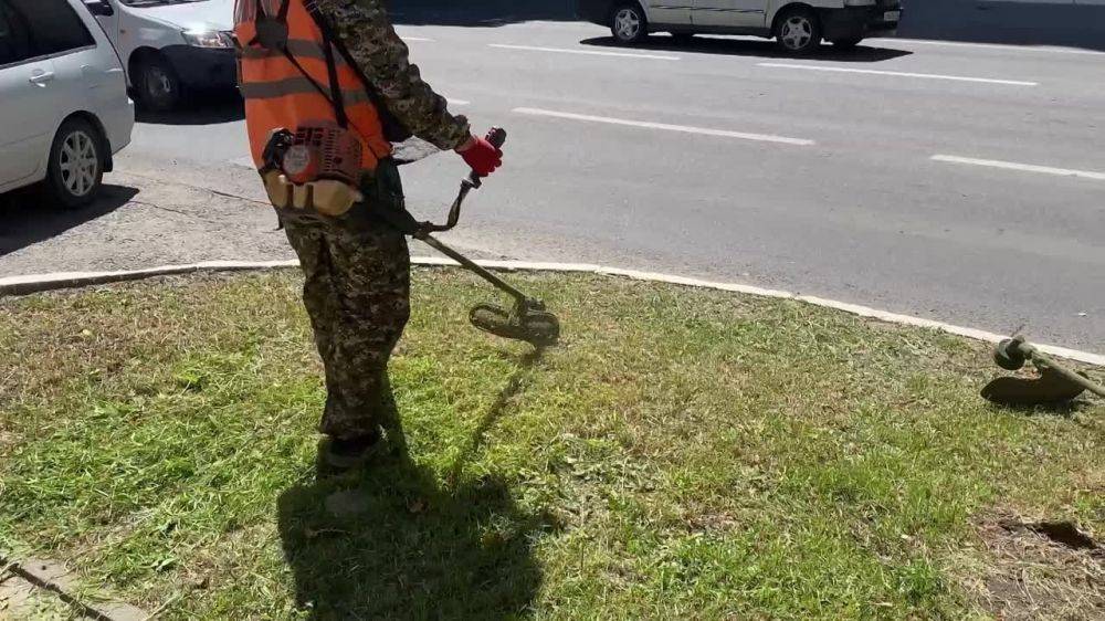 В уборке города сегодня задействовано 169 сотрудников Белгорблагоустройства и 74 единицы техники