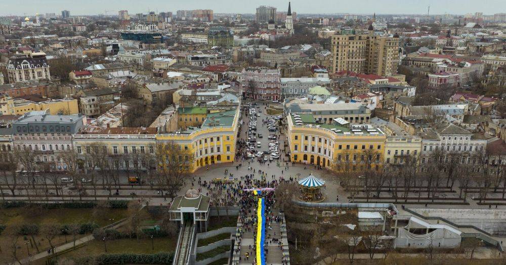 СМИ: под Одессой военкомы задержали главного редактора "Экономической правды"