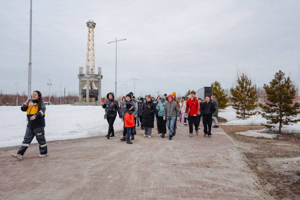 Дети из Белгородской области посетили мемориальный комплекс «Первая разведочная скважина Р-1 Самотлорского месторождения» в Нижневартовске